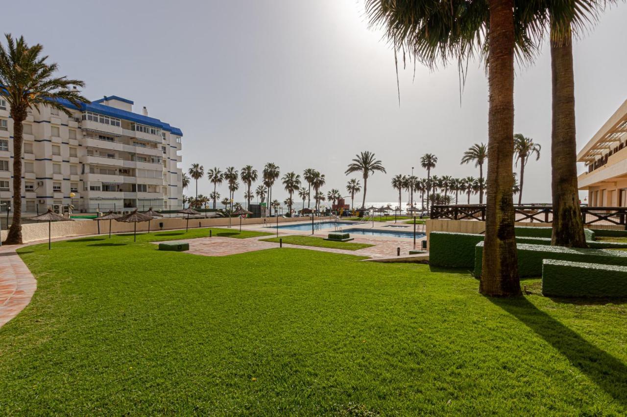 Beachfront With Spectacular Views And Swimming Pool Benalmádena Exterior foto